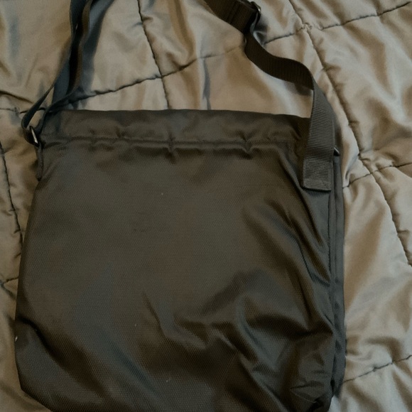 Tumi Med Black Nylon Messenger bag BNWOT - Picture 2 of 9